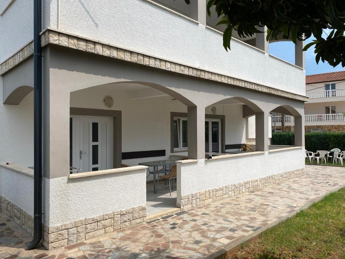 Apartments & Zimmer Jasmine Funtana Luaran gambar