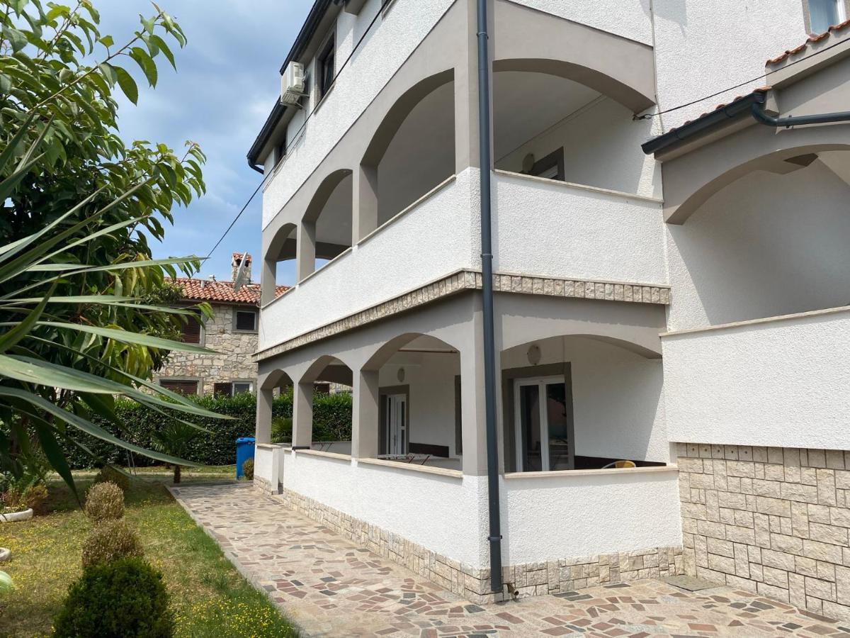 Apartments & Zimmer Jasmine Funtana Luaran gambar